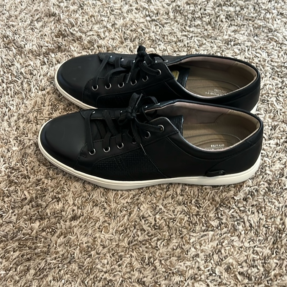Men’s Rockport shoes never worn